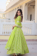 Load image into Gallery viewer, Aarihanta Pure Dyable Viscose Jacquard Dhavani Set | Langa Voni | Shoppers Trend