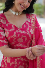 Load image into Gallery viewer, Lata Viscose Georgette Kurti | Shoppers Trend
