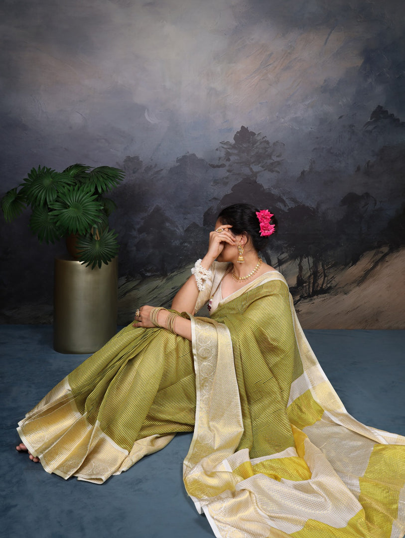 Daya Jacquard Chex Saree | Shoppers Trend