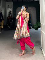 Load image into Gallery viewer, Pink Color Jacquard Silk Saree Price and Online Shopping Price Under 3000 . Buy rani color saree online , Designer rani pink kurti , Rani color ethnic outfit , Rani pink wedding wear .