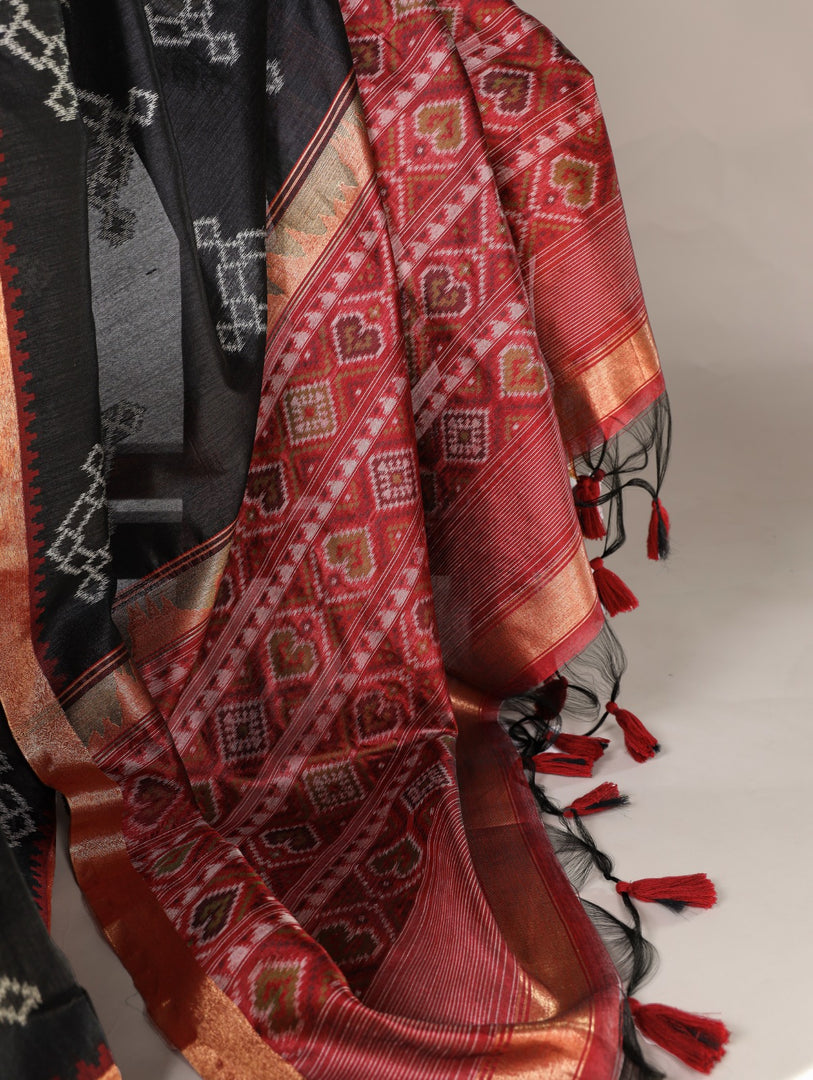 Pure Black and Red Jacquard Silk Saree Original Most Popular And Famous Jacquard Silk  Saree Traditional Look and Fashion Designer Look For Weddings price Under 2000 .