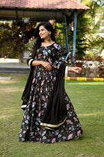 Load image into Gallery viewer, Black Color Chinon Dhavani Set , Langa Voni ,  Weddings Special Best Wear Collection Price and Online shopping Price Under 2000. This Fabric So Heavy and Lehenga Chinnon Fair 3.50 Meter and Sequins &amp; Position Print Work , Dupatta Rich Sequins Lace Border
 and 2.25 Meter Fair , This Fabric Traditional Look For 2024-25 , 2025-26 . 
