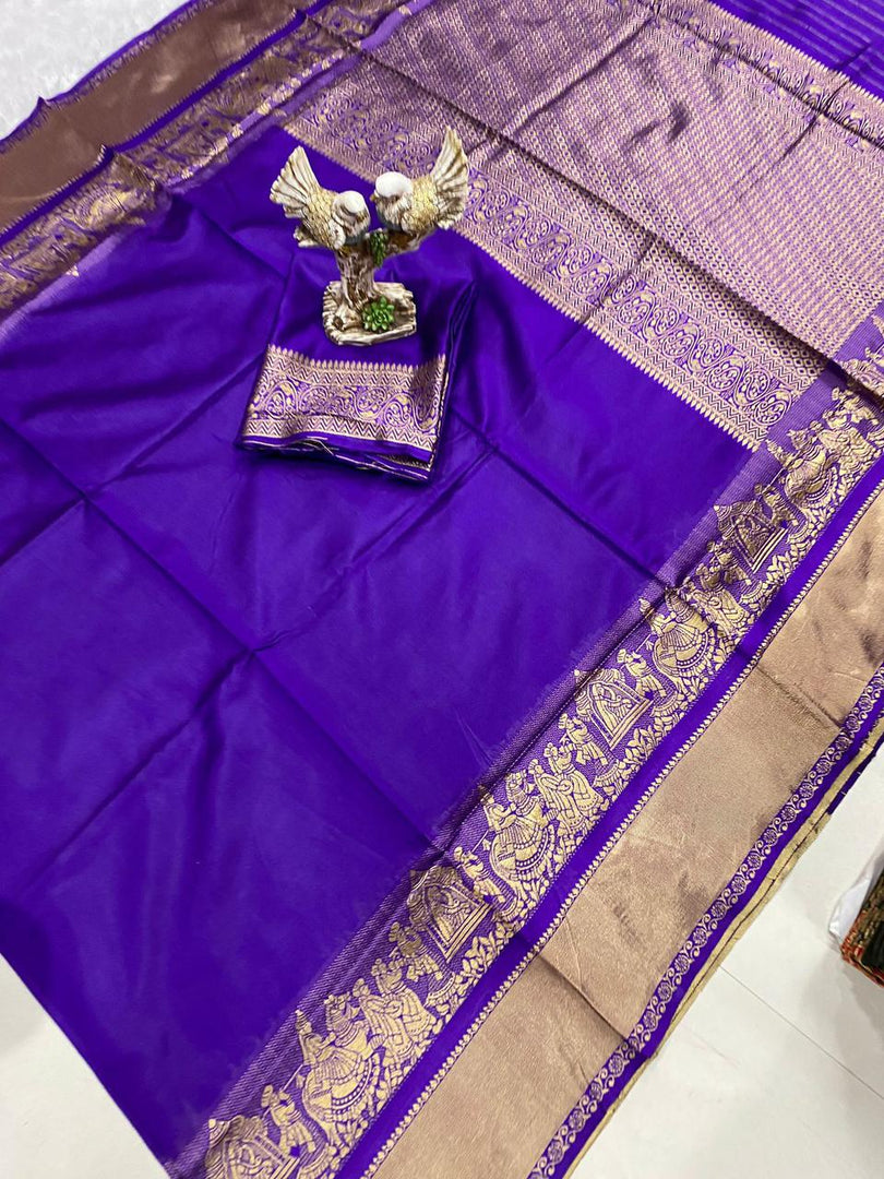 Royal blue lichi silk saree with elegant jacquard design , Festive favorite – blue soft silk saree with rich zari work , Designer blue jacquard saree in soft lichi fabric , 
Trending blue saree for wedding and festive collection , Buy blue silk saree with classic lichi sheen online , Stylish blue lichi silk saree with woven pallu . 