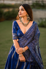 Load image into Gallery viewer, Rushita Vaishali Silk Dhavani Set | Half-Saree | Langa Voni | Shoppers Trend
