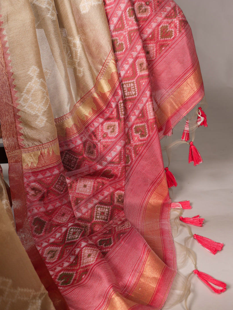 Cream and Pink Jacquard Silk Sarees With Price and Online Shopping Price Under  2000 . Fully Zari Weaving Work and Printed Work and This Saree Weddings Wear Collection In Saree . This Woman Model Wear Collection Traditional Look 2025-26 .  