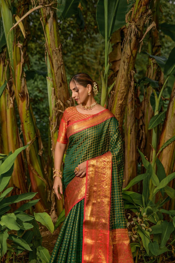 Bottle Green Kanchipuram Handloom Pattu Weaving Silk Saree  with price under 1999 . Green Kanchipuram Handloom Pattu Weaving Silk Saree For Women Saree For Weddings & Party For Women