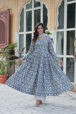 Load image into Gallery viewer, Gray cotton kurti set for casual wear , Elegant grey kurti with dupatta and pant , Pure cotton gray kurta set for ladies , Soft gray kurti with V neck style , Full sleeve grey kurta with bottom , Comfortable gray cotton suit set , 
Daily use grey kurti palazzo set . 
