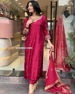 Load image into Gallery viewer, Jisha Heavy Banana Chanderi Silk Kurti | Shoppers Trend
