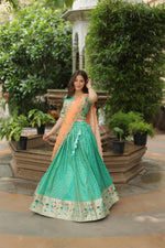 Load image into Gallery viewer, Kiya Cosmos Jequard Dhavani  / Langa Davani | Shoppers Trend
