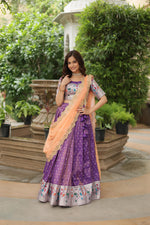 Load image into Gallery viewer, Kiya Cosmos Jequard Dhavani  / Langa Davani | Shoppers Trend
