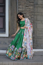 Load image into Gallery viewer, Vaishali  Dola Silk Dhavani Set | Langa Voni | Shoppers Trend
