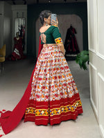 Load image into Gallery viewer, Payal Dola Silk and Cotton Dhavani / Half Saree / Langa voni Set  | Shoppers Trend
