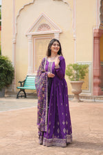 Load image into Gallery viewer, Heena Chinnon With Embroidery Work Anarkali | Shoppers Trend
