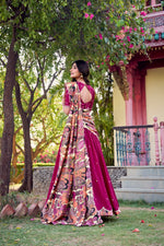 Load image into Gallery viewer, Priti Vichitra Silk Langa Davani / Dhavani Set | Shoppers Trend
