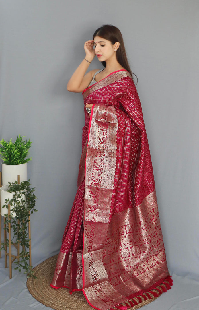 Red Silk Sarees WIth Prices and Online Shopping Prices and Online Shopping Price under 2000 . this Fabric Silk Saree First manufacturing in Kanchipuram ( Kanchivaram ) in Tamil Nadu, India .