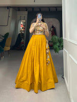 Load image into Gallery viewer, Megha Cotton Dhavani Set / Langa Davani Set | Shoppers Trend

